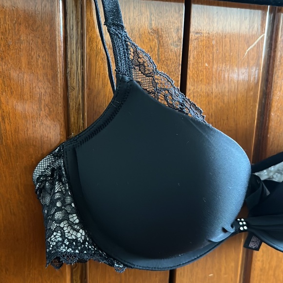 Gorgeous VS lace demi bra 32B - Picture 2 of 7